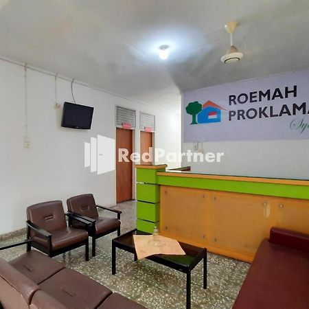 Roemah Proklamasi Syariah Mitra Reddoorz Паданг Экстерьер фото