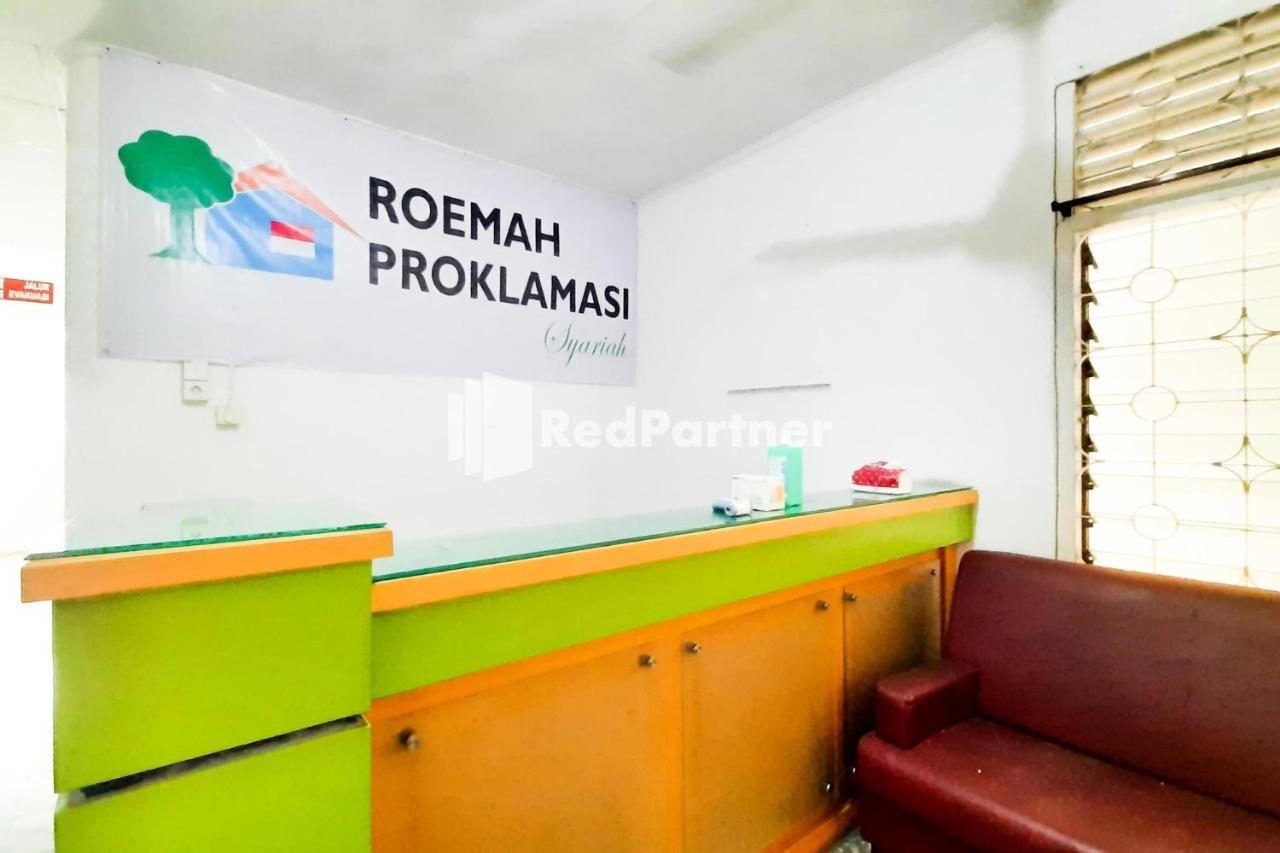 Roemah Proklamasi Syariah Mitra Reddoorz Паданг Экстерьер фото